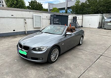 BMW 320i Cabrio Leder Automatik Navi PDC TÜV bis 25