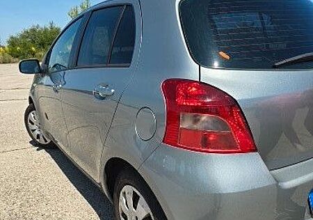 Toyota Yaris 1,3-l-VVT-i Executive Executive