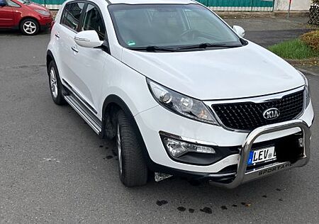 Kia Sportage GDI mit Stoßfänger und Trittbrettern