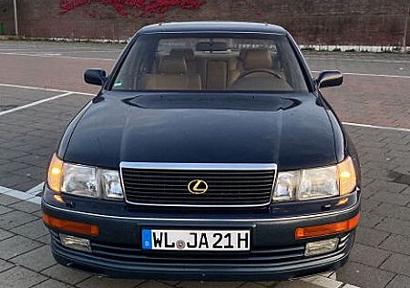 Lexus LS 400