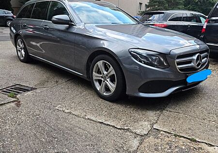 Mercedes-Benz E 220 d 4MATIC T Autom. -