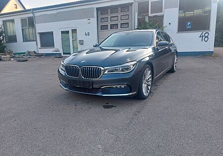 BMW 730d - Navi Leder Display key 360K Led