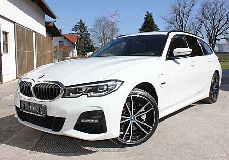 BMW 330e Touring M Sport Aut. Pano Kamera 1.Hand 19"