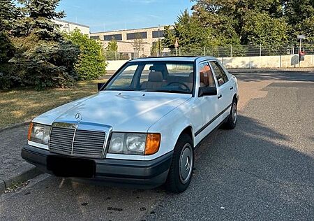 Mercedes-Benz E 230