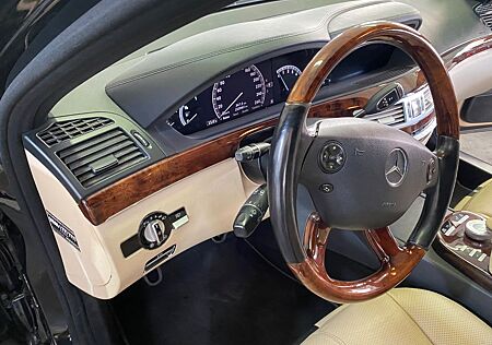 Mercedes-Benz S 500 -
