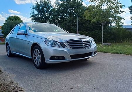 Mercedes-Benz E 220 CDI BlueEFFICIENCY Navi AHK Schiebedach