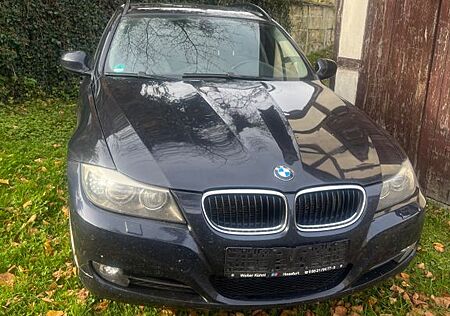 BMW 320d xDrive touring - Automatik / Panorama/ AHK