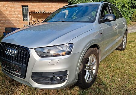 Audi Q3 / 2.0 TFSI/ S tronic/ Quattro/ S-Line