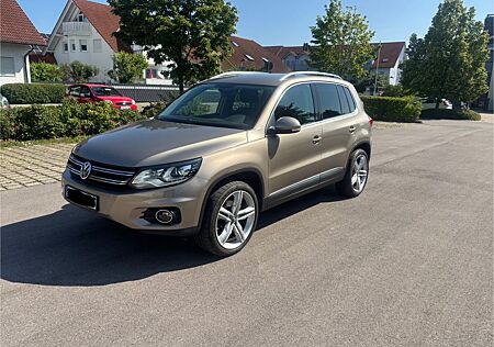 VW Tiguan Volkswagen 2.0 TSI 155kW DSG 4MOTION Track & Sty...