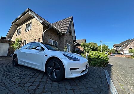 Tesla Model 3 Stand-ReichPlus 8fach bereiftTOPGepflegt