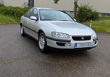 Opel Omega 2.0 16V -