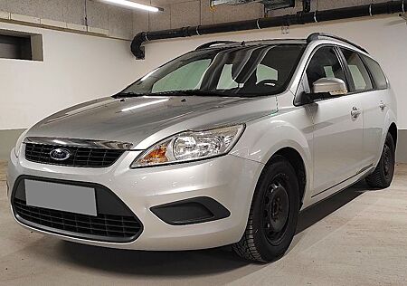 Ford Focus 1,6 Turnier TÜV 03.27 PDC HINTEN