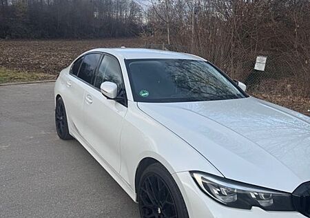 BMW 320d xDrive Sport Line Automatik Sport Line