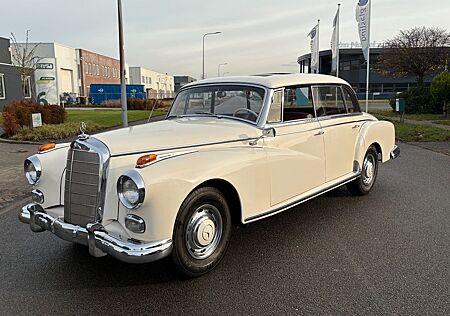 Mercedes-Benz 300 300d Adenauer Schiebedach