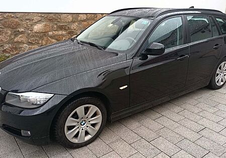 BMW 318d Touring Aut. Navi Xenon PDC Scheckheft