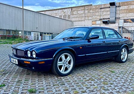 Jaguar XJR 4.0 Garagengepflegt, NULL Rost