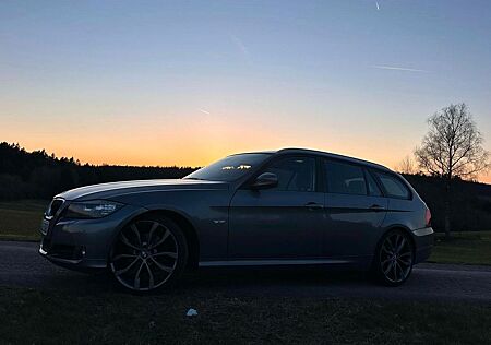 BMW 320i Touring VOLL, PANO, NAVI-Professionell