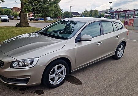 Volvo V60 Kombi Kinetic*AHK*Sitzhzg*TÜV NEU*