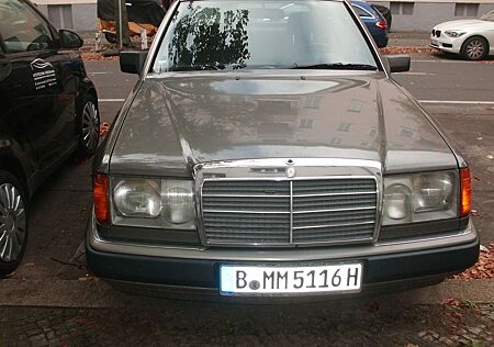 Mercedes-Benz E 200 Oldtimer,Automatic