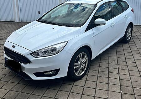 Ford Focus 1,5 TDCi große Navi 1 Hand scheckheft gp