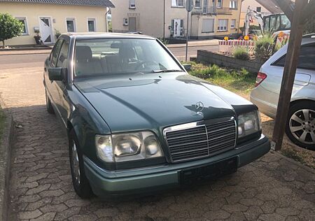 Mercedes-Benz E 200 Limousine