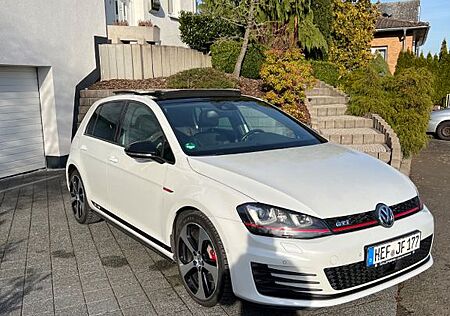 VW Golf Volkswagen GTI 2.0 DSG Pano Dynau ACC Kam Standh Oryxw