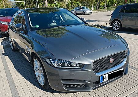 Jaguar XE 20d 180PS Portfolio Automatik