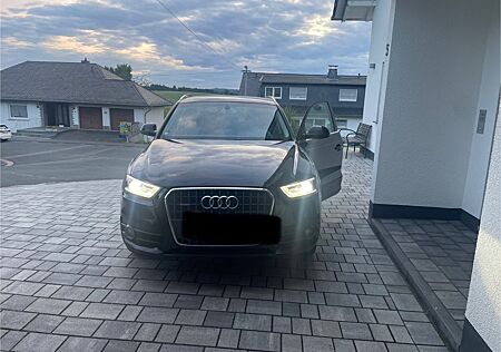 Audi Q3 2.0 TDI S tronic quattro -