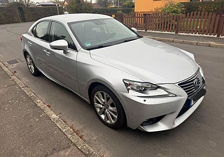 Lexus IS 300 2.5 300h Automatik -