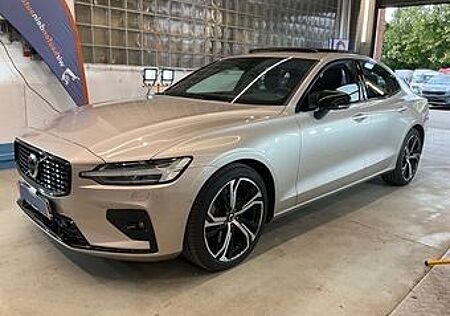Volvo S60 Lim. Ultimate Dark AWD/PANO/360°KAMERA/SOUND
