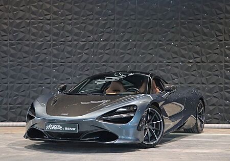 McLaren 720S Performance - Carbon - Lift - B&W