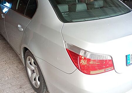 BMW 523i A -
