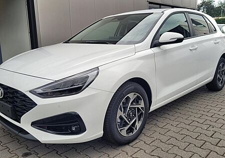 Hyundai i30 HB Family*Navi*LED*Shzg*Lhzg*PDC*Cam*16Zoll*