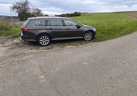 VW Passat Volkswagen 2.0 TDI SCR 140kW DSG 4M Highl. Varia...