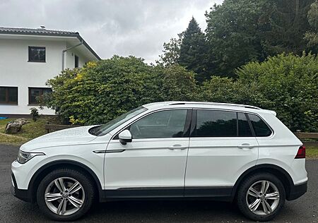 VW Tiguan Volkswagen Life 4Motion DSG LED AHK 1-Hand