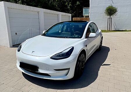 Tesla Model 3 Allradantrieb mit Dualmotor Performa...