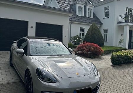Porsche Panamera GTS/ Kreide/ Approved Garantie