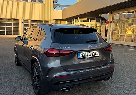 Mercedes-Benz GLA 200 DCT