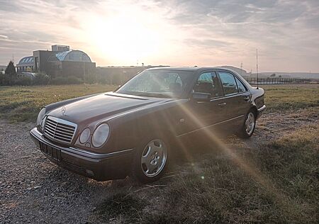 Mercedes-Benz E 320 Avantgarde M104