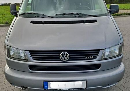 VW T4 Caravelle Volkswagen 2.5 TDI 75kW Standard