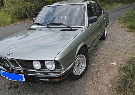 BMW 524