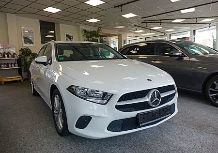 Mercedes-Benz A 200 +Navi+SHZ+Temp+Spurhalte+Carplay+PDC