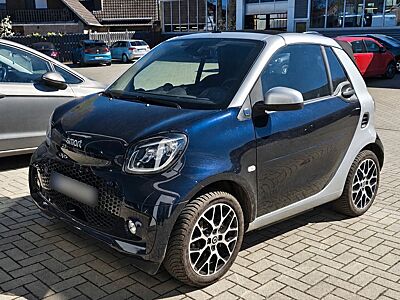 Smart fortwo cabrio EQ 60kW*EXCL*JBL*NAVI*KAM*22kW*
