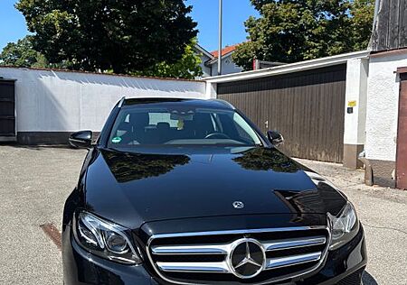 Mercedes-Benz E 220 d 4MATIC T Autom. -