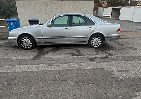 Mercedes-Benz E 240 ELEGANCE V6 W210