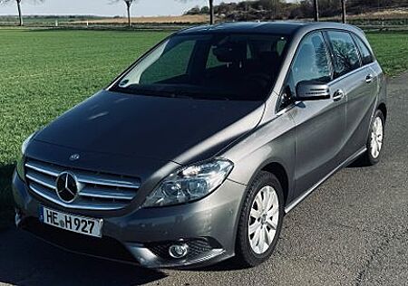 Mercedes-Benz B 180 -