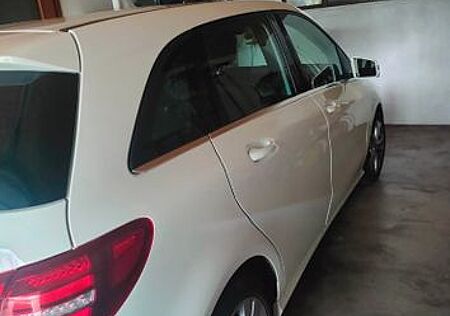 Mercedes-Benz B 180 d DCT -