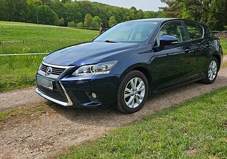 Lexus CT 200h Scheckheft gepflegt