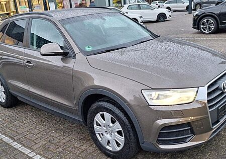 Audi Q3 2.0 TDI - LED+AHK schwenkbar+ 1.Hand