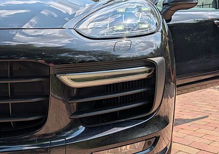 Porsche Cayenne Turbo Exclusive